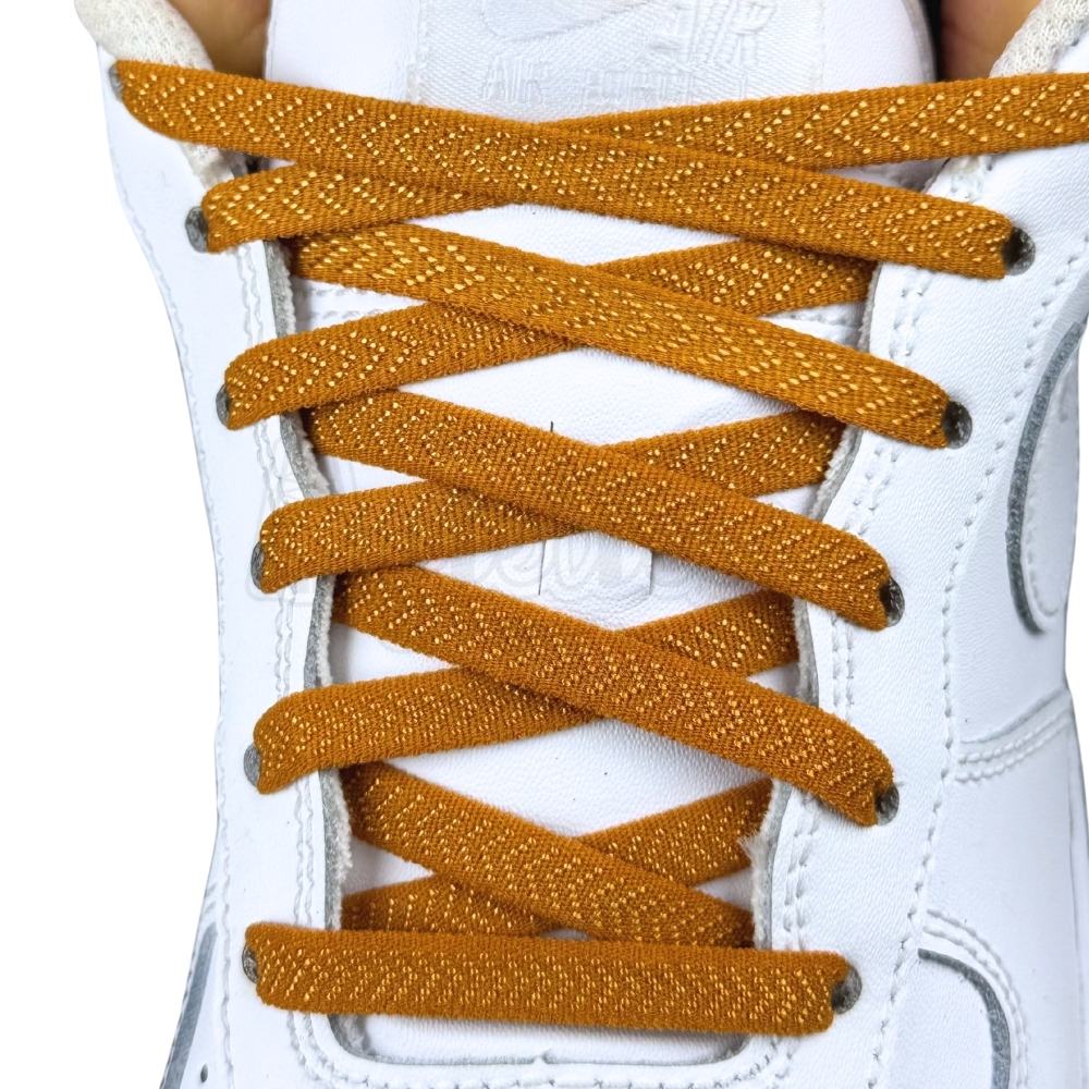 Elastische veters onzichtbaar strikken plat 8mm onzichtbare clipjes bruin met stretch uitgerekt