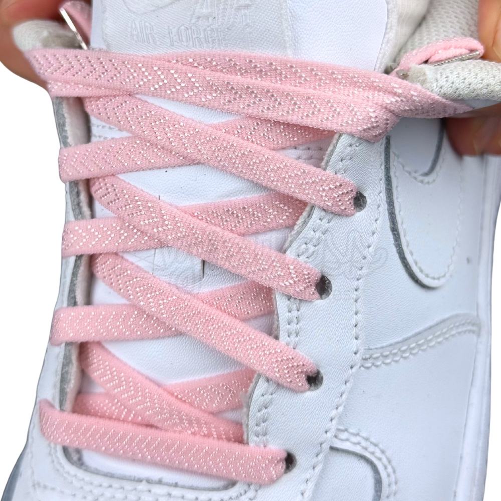 Elastische veters onzichtbaar strikken plat 8mm onzichtbare clipjes roze detailfoto van hoe de sluiting werkt