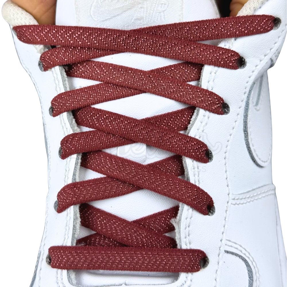 Elastische veters onzichtbaar strikken plat 8mm onzichtbare clipjes wijnrood met stretch uitgerekt