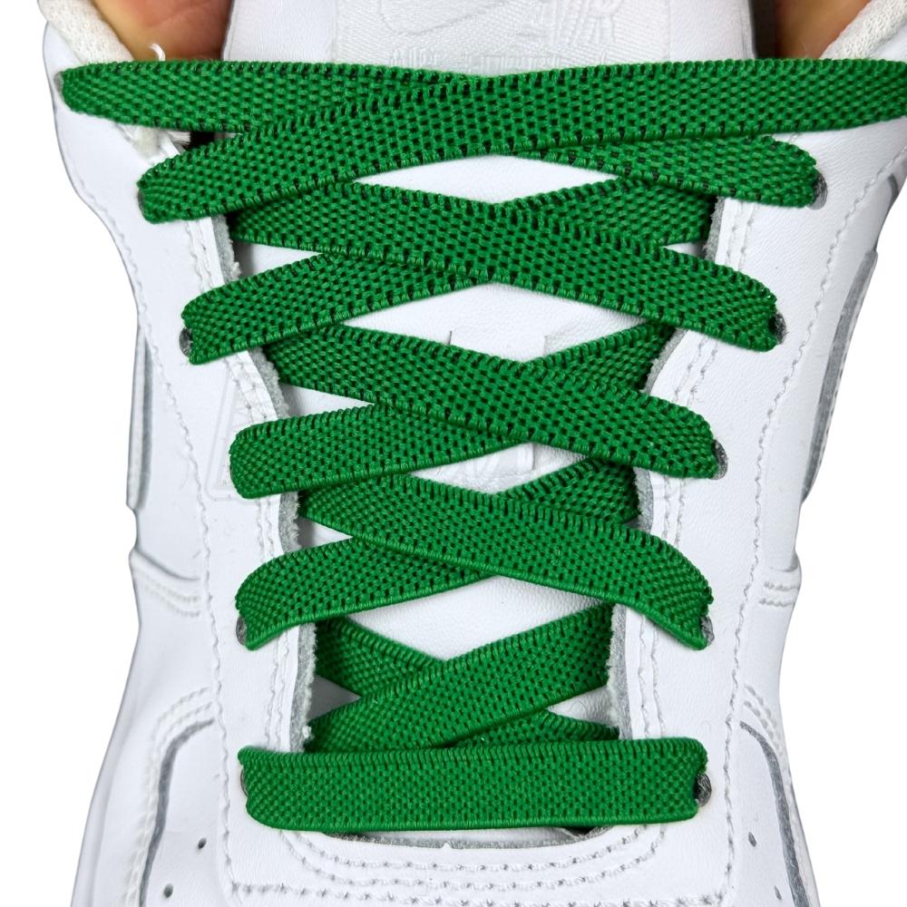 Elastische veters onzichtbaar strikken plat 9mm onzichtbare clipjes groen met stretch uitgerekt