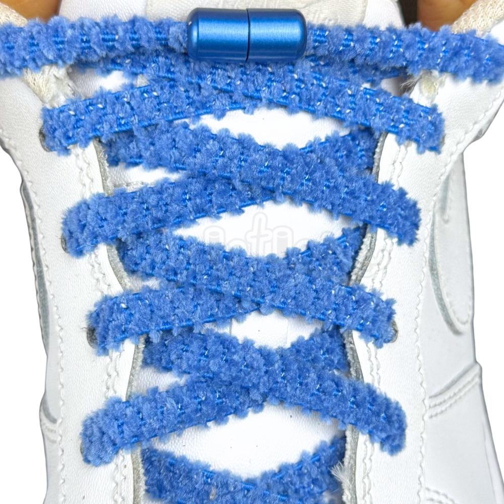 Elastische veters zonder strikken fluffy 7mm capsule sluiting blauw met stretch uitgerekt