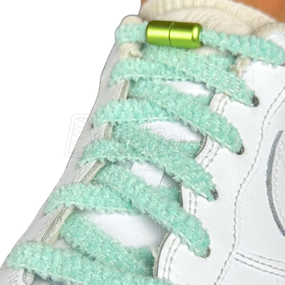 Elastische veters zonder strikken fluffy 7mm capsule sluiting hemelsblauw geregen in witte Nike Air Force 1