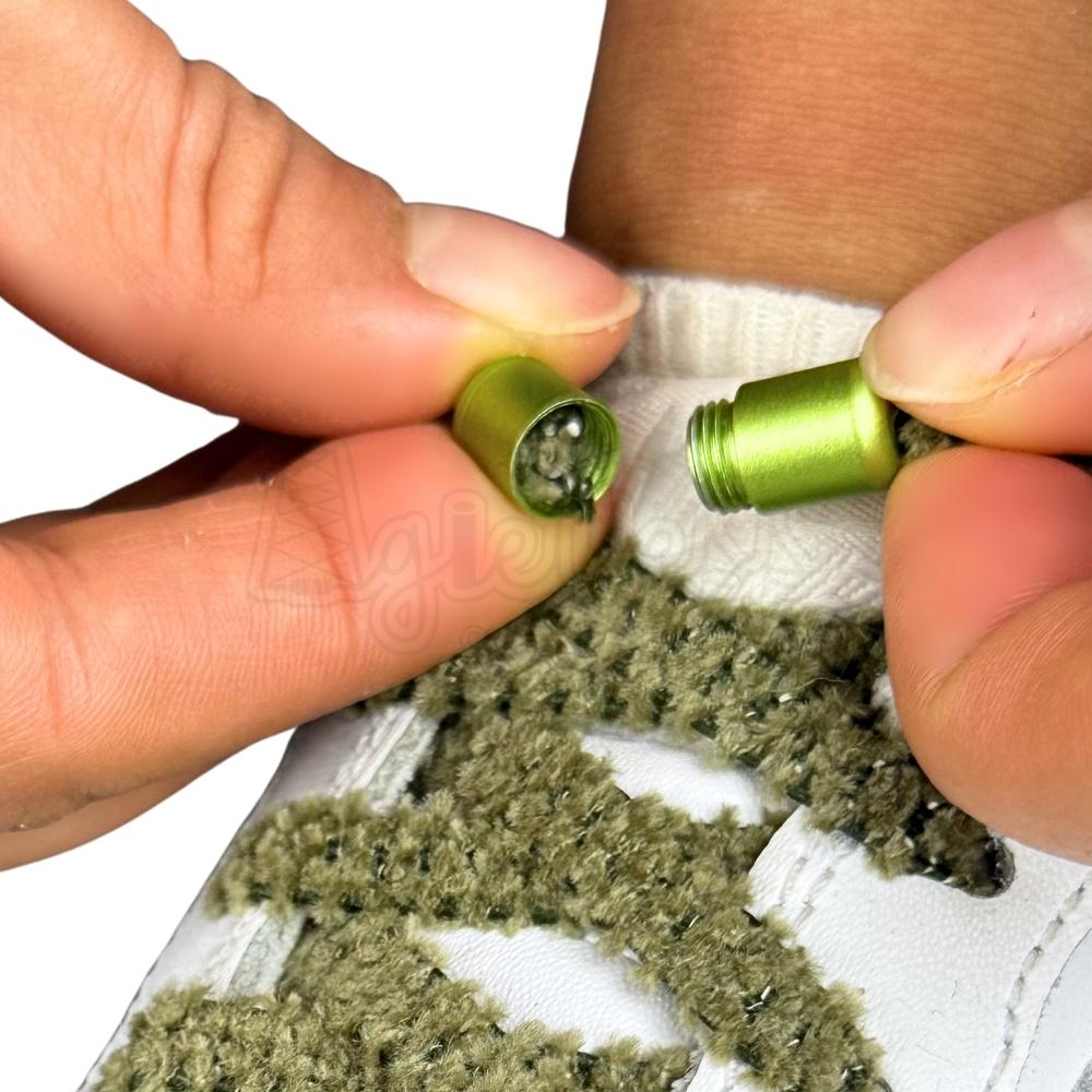 Elastische veters zonder strikken fluffy 7mm capsule sluiting mosgroen detailfoto van hoe de sluiting werkt