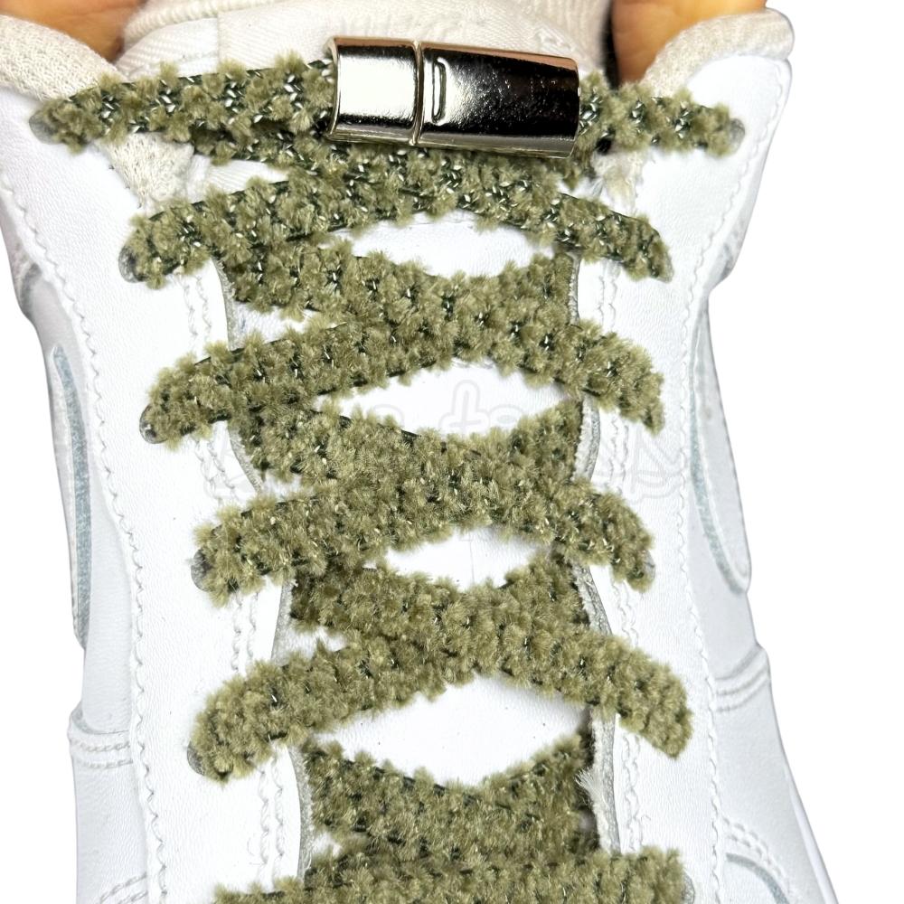 Elastische veters zonder strikken fluffy 7mm magnetische sluiting mosgroen met stretch uitgerekt