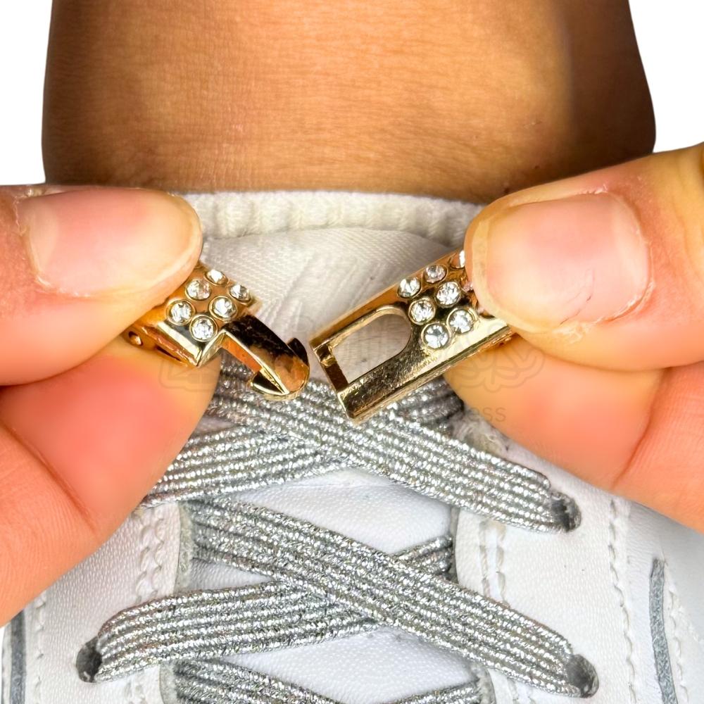 Elastische veters zonder strikken bling bling 6mm haak sluiting zilver detailfoto van hoe de sluiting werkt