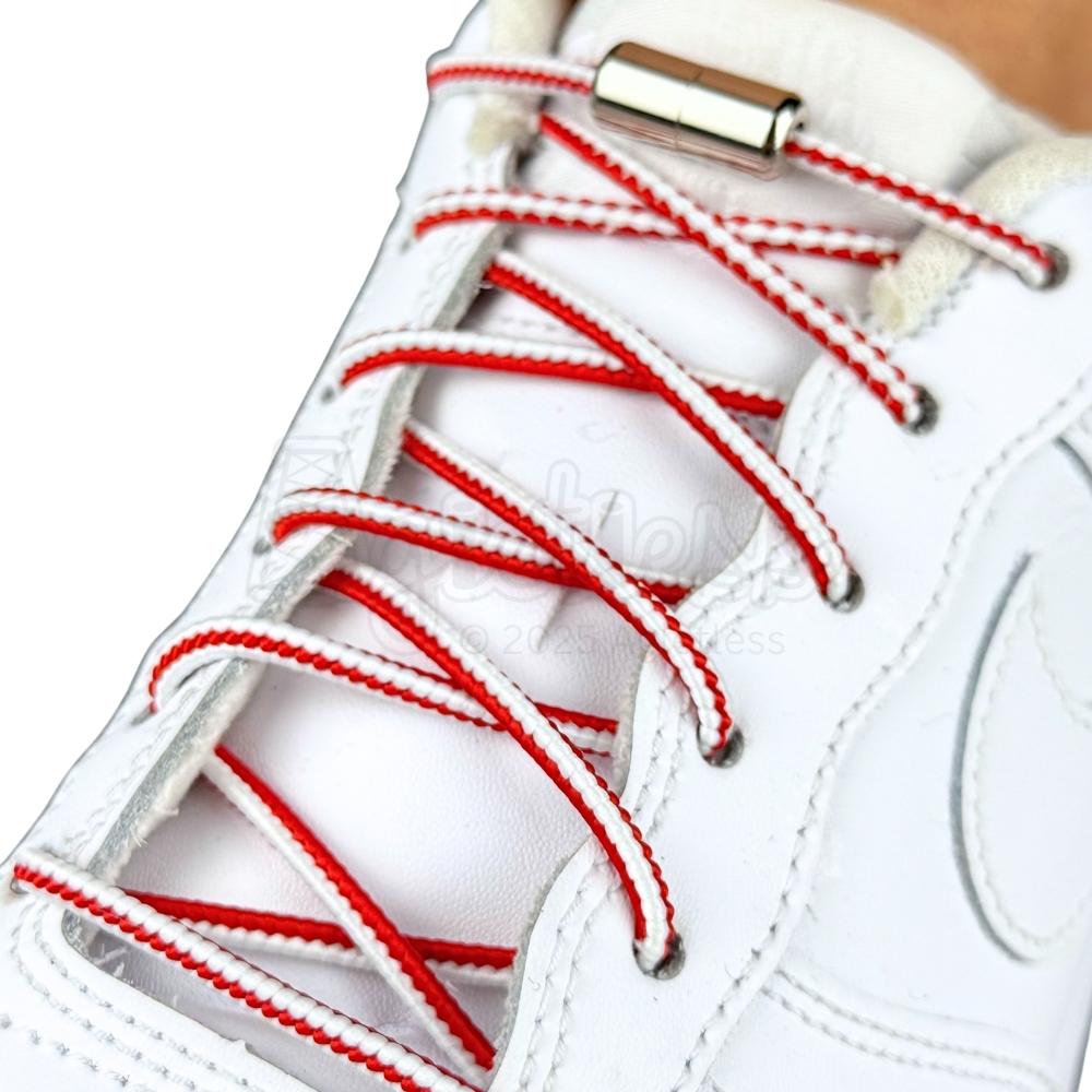 Elastische veters zonder strikken driehoek 3mm capsule sluiting rood wit geregen in witte Nike Air Force 1