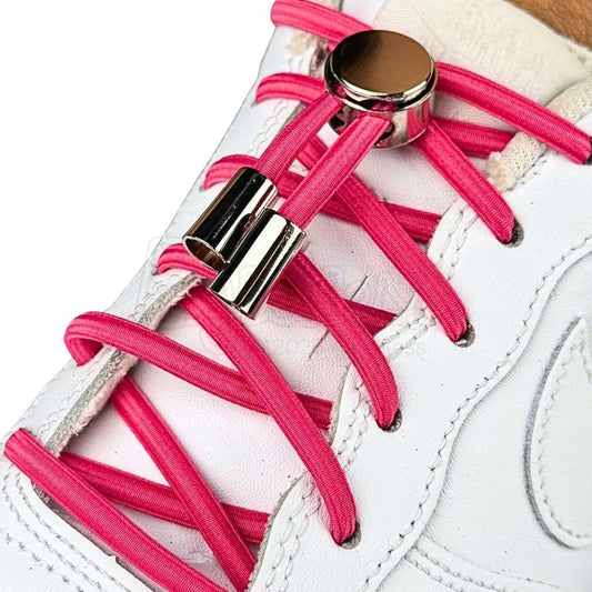 Elastische veters zonder strikken ovaal 4mm luxe lock rozenrood geregen in witte Nike Air Force 1