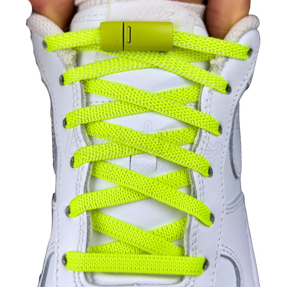Elastische veters zonder strikken plat 6mm magnetische sluiting fluorescerend groen met stretch uitgerekt