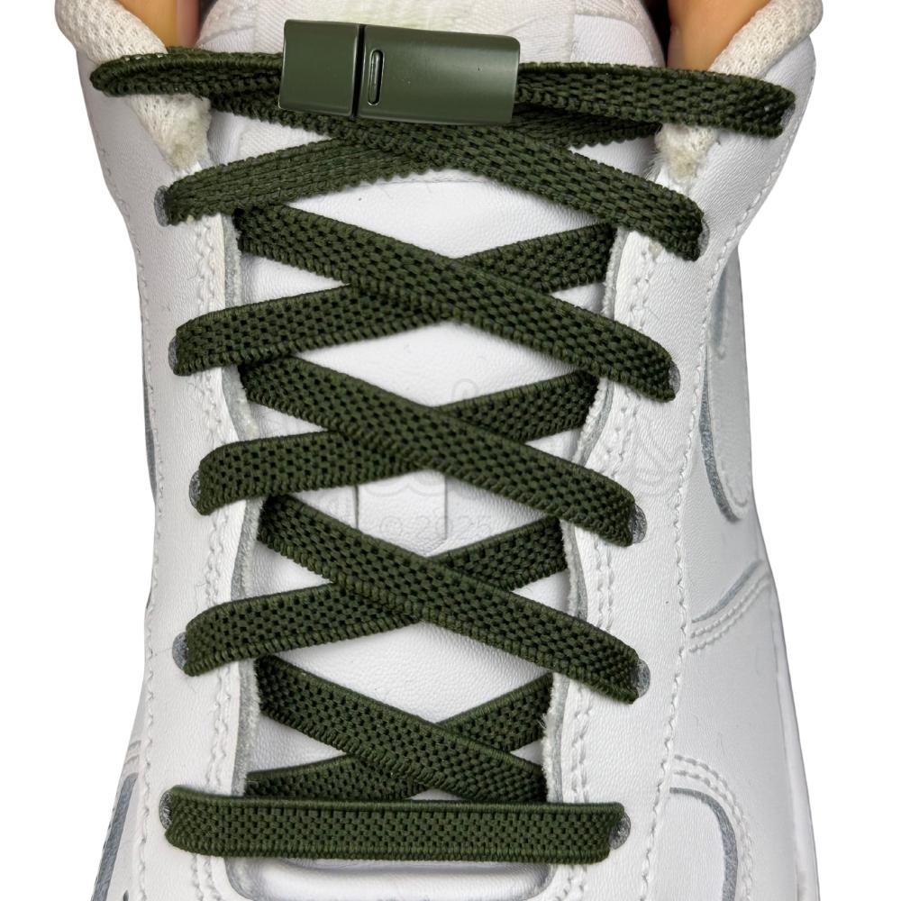 Elastische veters zonder strikken plat 6mm magnetische sluiting mosgroen met stretch uitgerekt