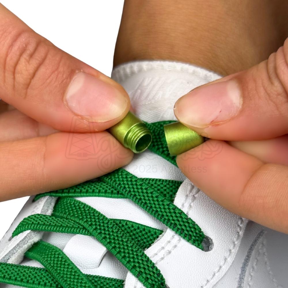 Elastische veters zonder strikken plat 6mm metalen draai capsule groen detailfoto van hoe de sluiting werkt