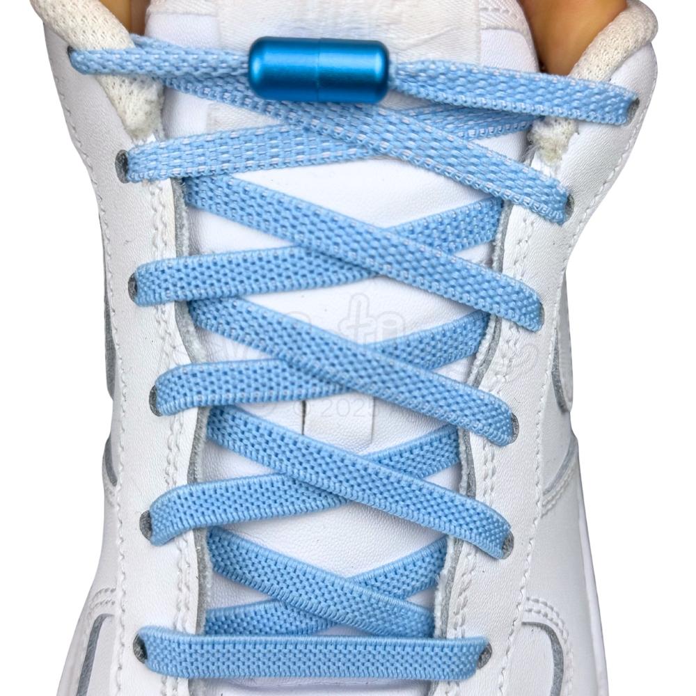 Elastische veters zonder strikken plat 6mm metalen draai capsule hemelsblauw met stretch uitgerekt