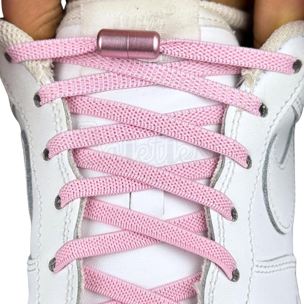 Elastische veters zonder strikken plat 6mm metalen draai capsule roze met stretch uitgerekt