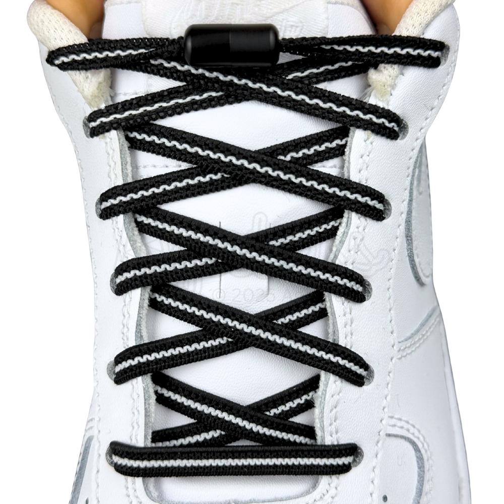 Elastische veters zonder strikken plat 6mm metalen draai capsule zwart wit met stretch uitgerekt