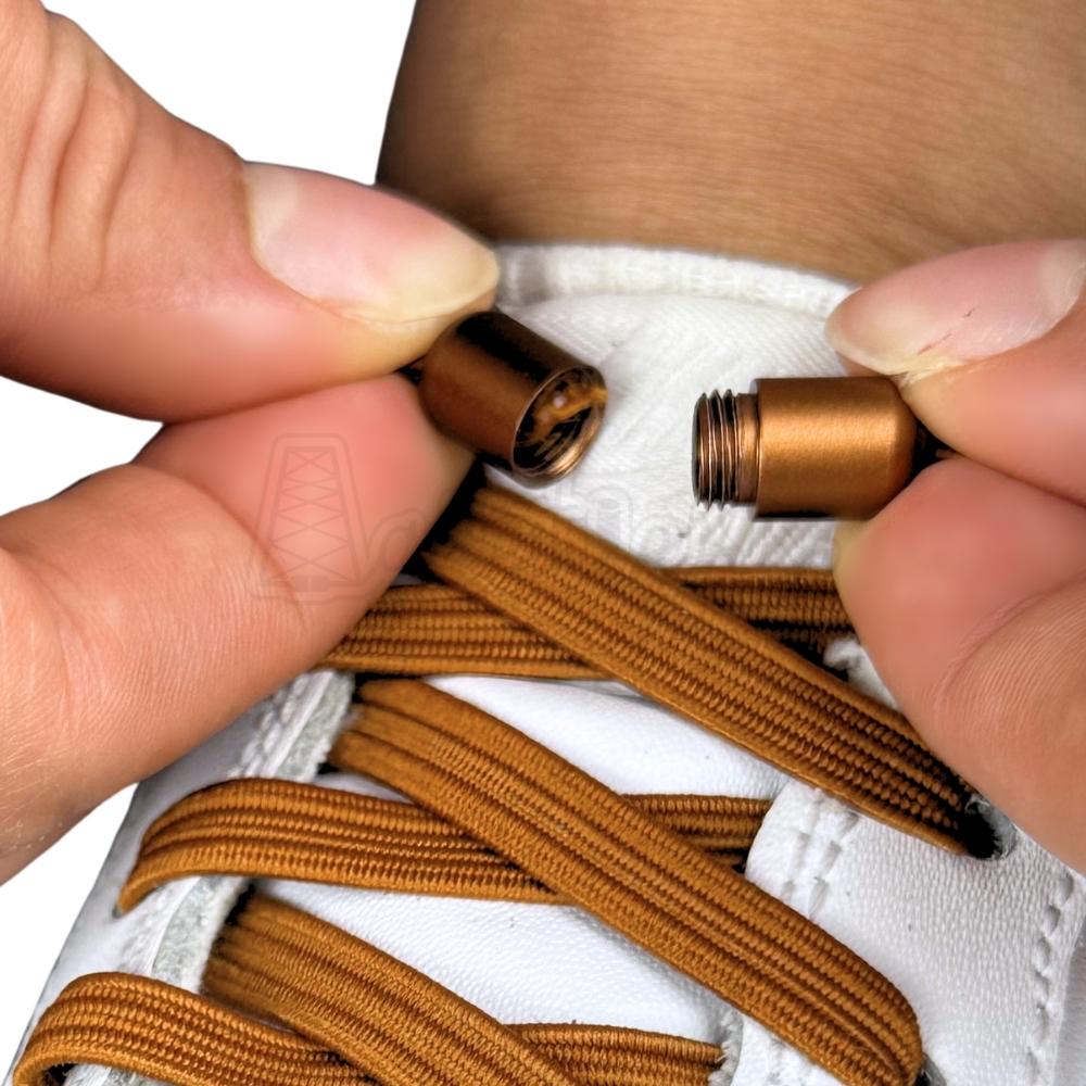 Elastische veters zonder strikken plat 7mm capsule sluiting bruin detailfoto van hoe de sluiting werkt