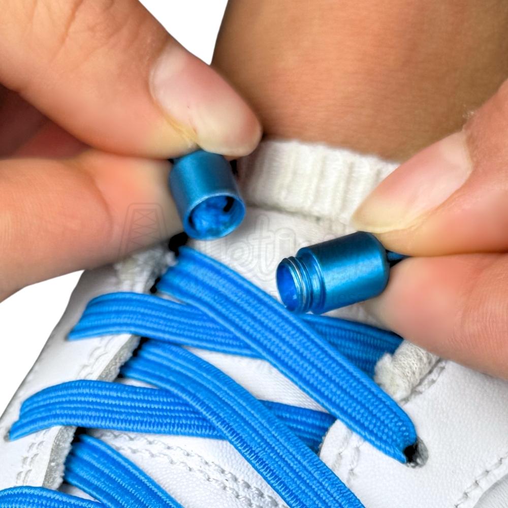 Elastische veters zonder strikken plat 7mm capsule sluiting hemelsblauw detailfoto van hoe de sluiting werkt