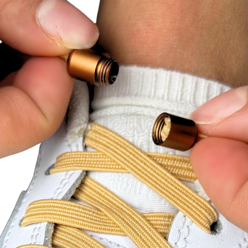 Elastische veters zonder strikken plat 7mm capsule sluiting lichtbruin detailfoto van hoe de sluiting werkt