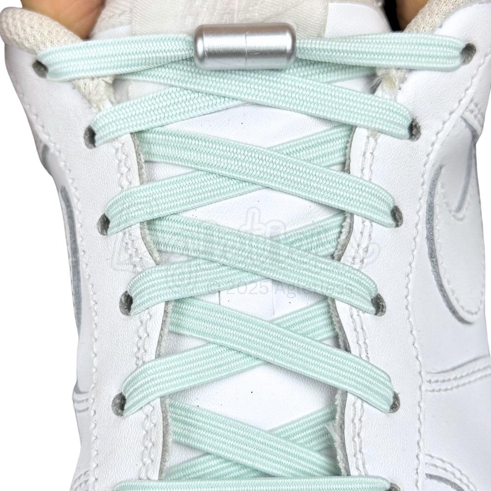 Elastische veters zonder strikken plat 7mm capsule sluiting lichtgroen met stretch uitgerekt