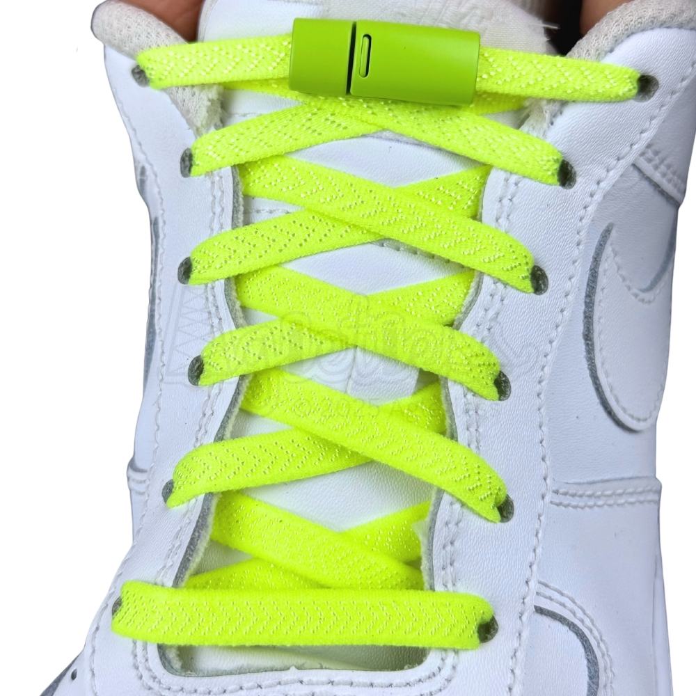 Elastische veters zonder strikken plat 8mm magnetische sluiting fluorescerend groen met stretch uitgerekt