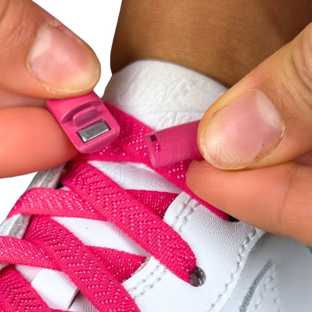 Elastische veters zonder strikken plat 8mm magnetische sluiting rozenrood detailfoto van hoe de sluiting werkt