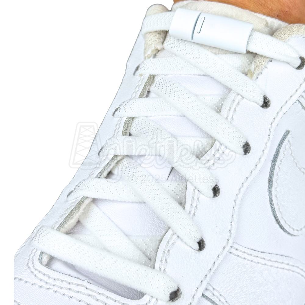 Elastische veters zonder strikken plat 8mm magnetische sluiting wit geregen in witte Nike Air Force 1