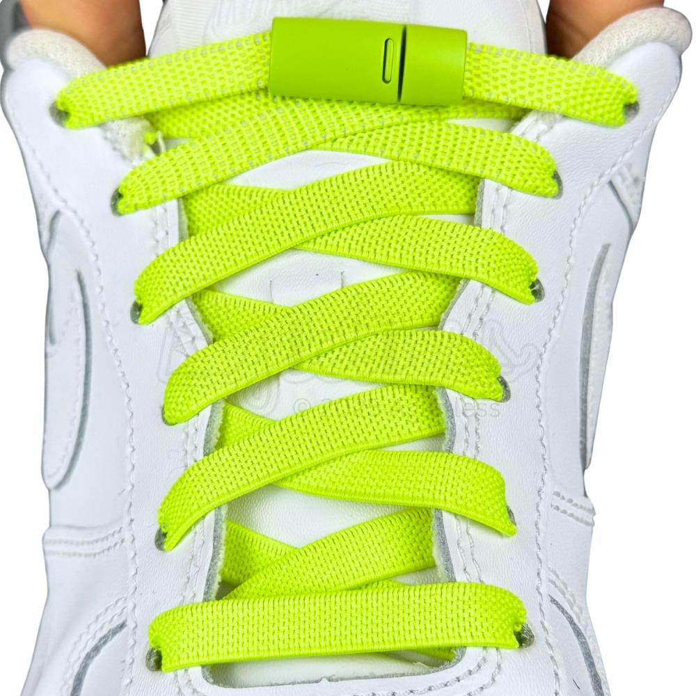 Elastische veters zonder strikken plat 9mm magnetische sluiting fluorescerend groen met stretch uitgerekt