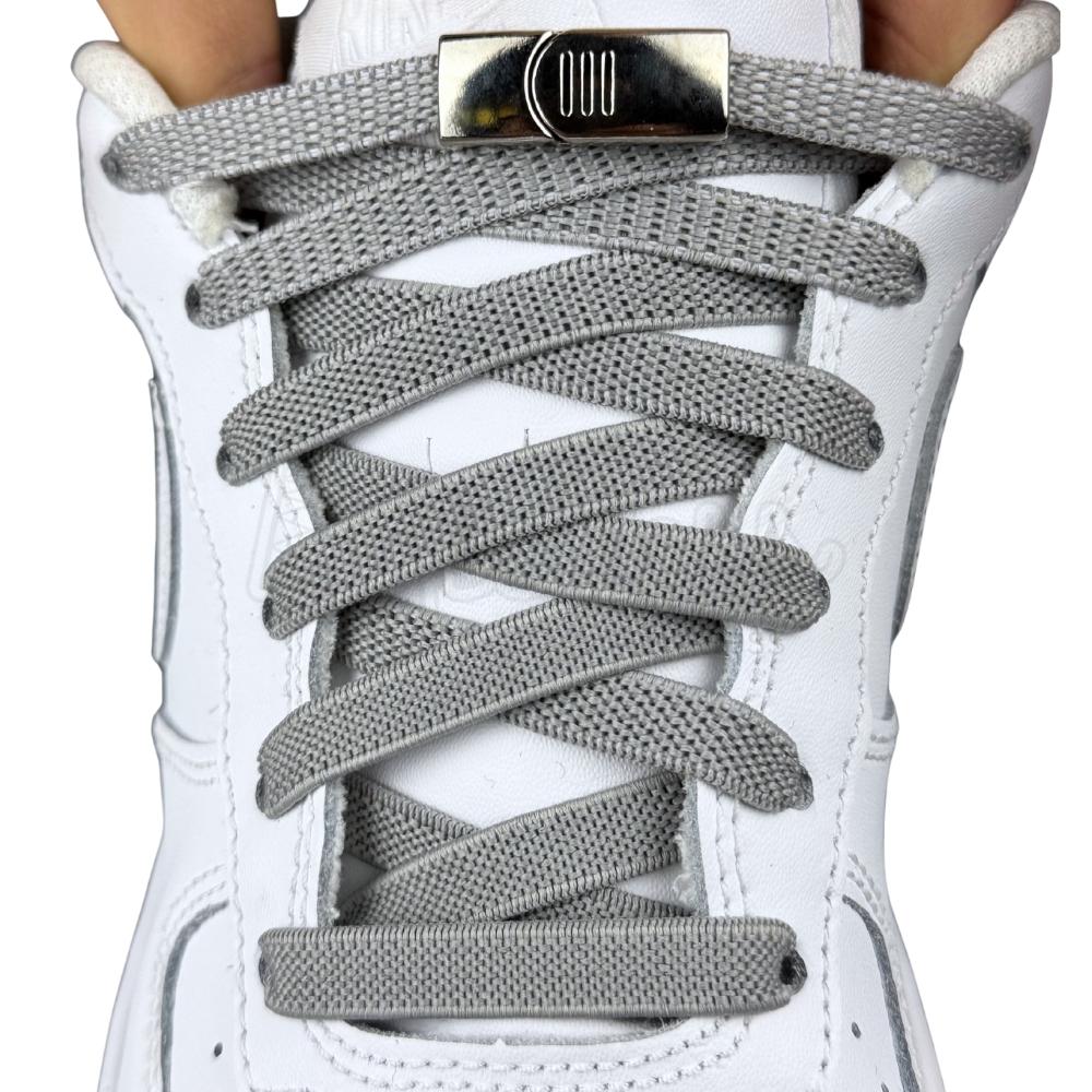 Elastische veters zonder strikken plat 9mm magnetische sluiting grijs met stretch uitgerekt