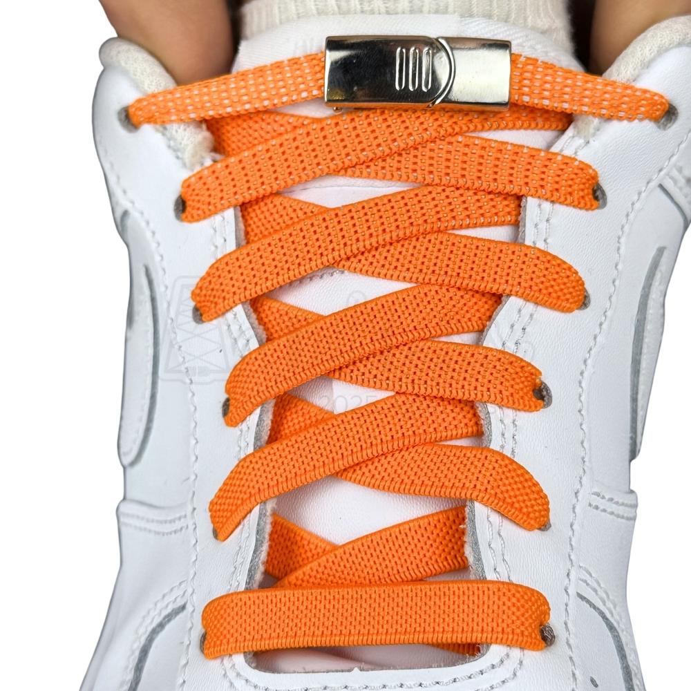 Elastische veters zonder strikken plat 9mm magnetische sluiting oranje met stretch uitgerekt