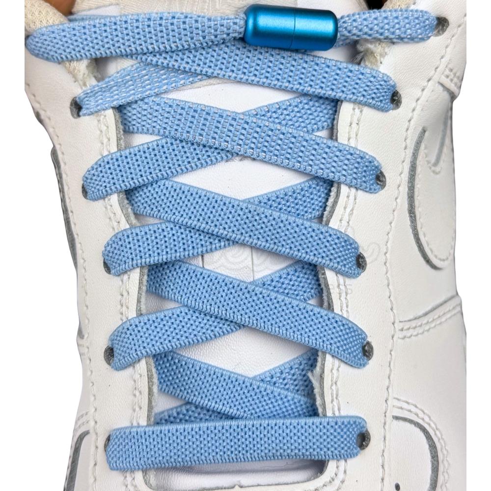 Elastische veters zonder strikken plat 9mm metalen draai capsule hemelsblauw met stretch uitgerekt