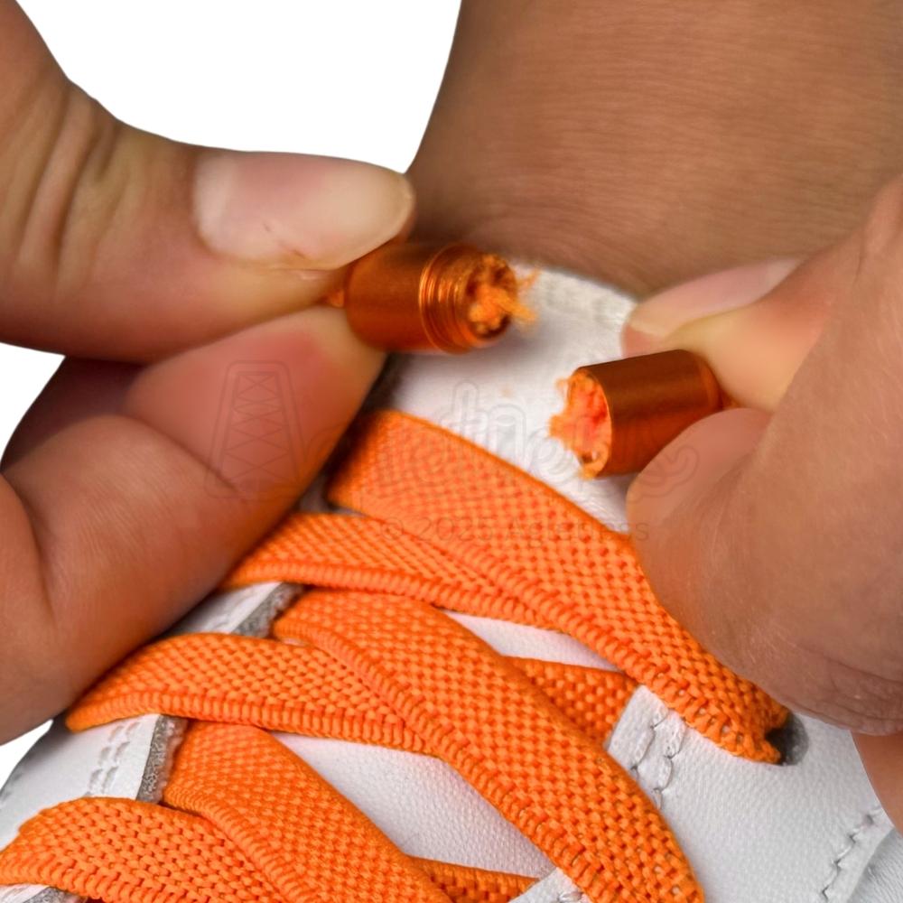 Elastische veters zonder strikken plat 9mm metalen draai capsule oranje detailfoto van hoe de sluiting werkt