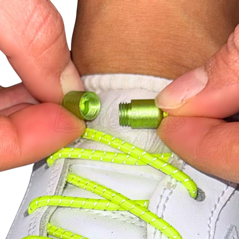 Elastische veters zonder strikken reflecterend 3mm capsule sluiting fluorescerend groen detailfoto van hoe de sluiting werkt