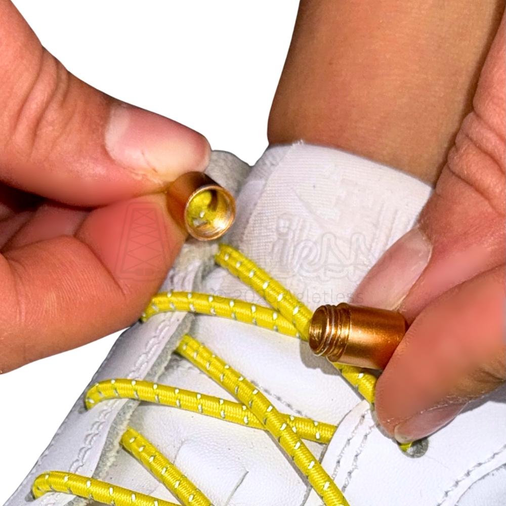 Elastische veters zonder strikken reflecterend 3mm capsule sluiting geel detailfoto van hoe de sluiting werkt