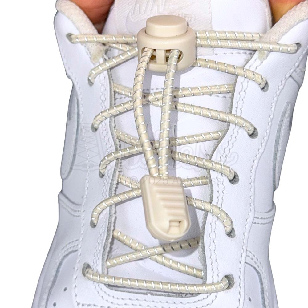 Elastische veters zonder strikken reflecterend 3mm lock sluiting beige met stretch uitgerekt