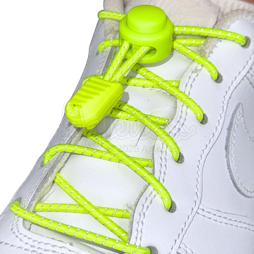 Elastische veters zonder strikken reflecterend 3mm lock sluiting fluorescerend groen geregen in witte Nike Air Force 1
