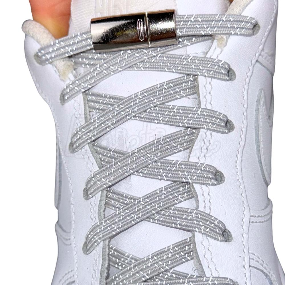 Elastische veters zonder strikken reflecterend 7mm magnetische sluiting grijs met stretch uitgerekt