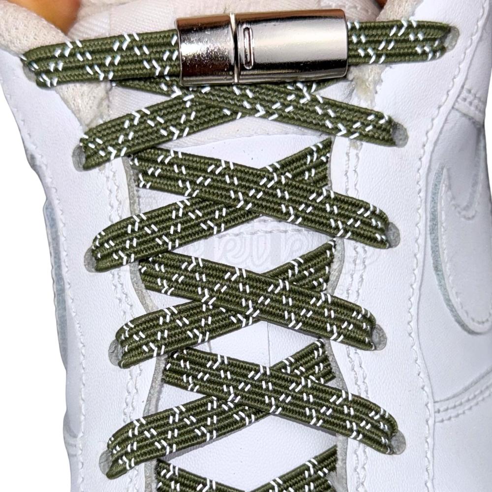 Elastische veters zonder strikken reflecterend 7mm magnetische sluiting mosgroen met stretch uitgerekt