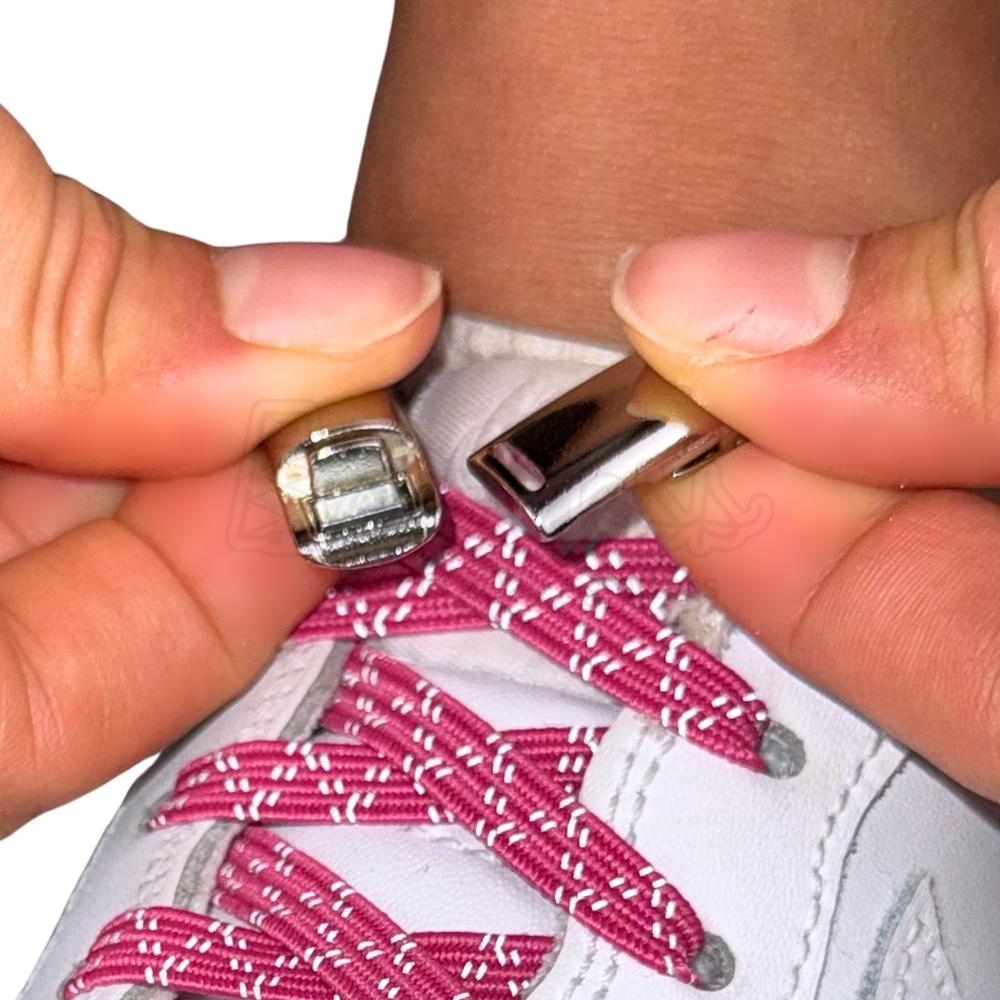 Elastische veters zonder strikken reflecterend 7mm magnetische sluiting rozenrood detailfoto van hoe de sluiting werkt