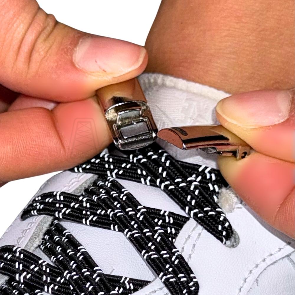 Elastische veters zonder strikken reflecterend 7mm magnetische sluiting zwart detailfoto van hoe de sluiting werkt