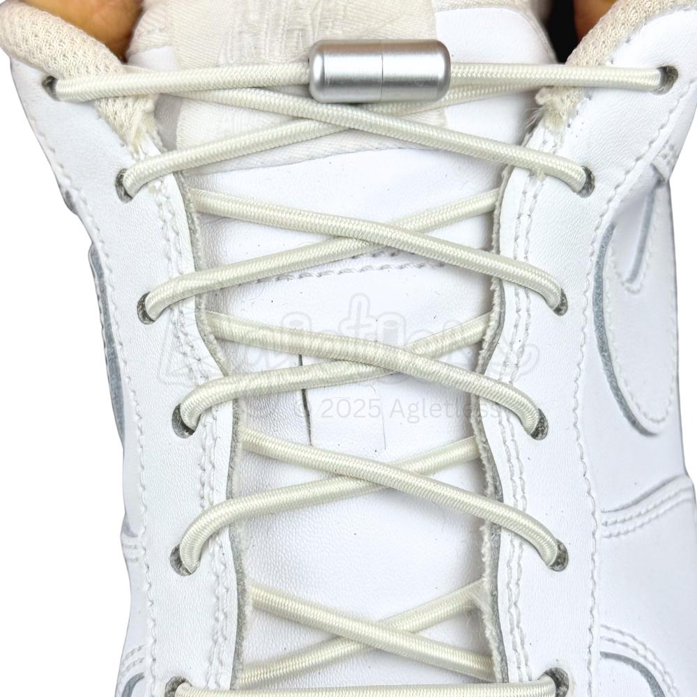 Elastische veters zonder strikken rond 3mm capsule sluiting beige met stretch uitgerekt