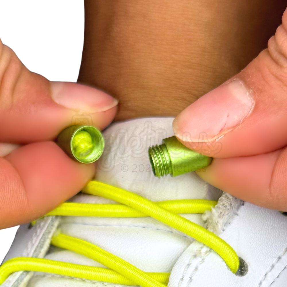 Elastische veters zonder strikken rond 3mm capsule sluiting fluorescerend geel detailfoto van hoe de sluiting werkt