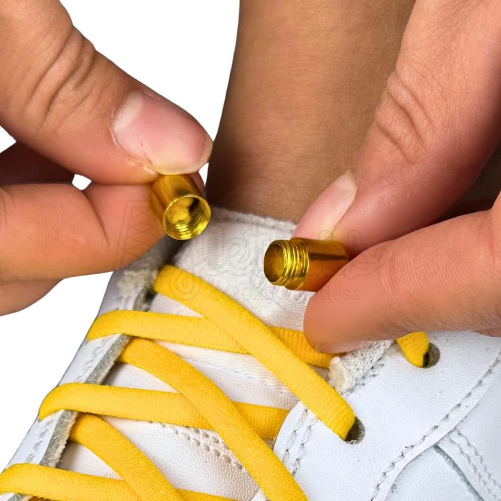 Elastische veters zonder strikken rond 5mm capsule sluiting geel detailfoto van hoe de sluiting werkt