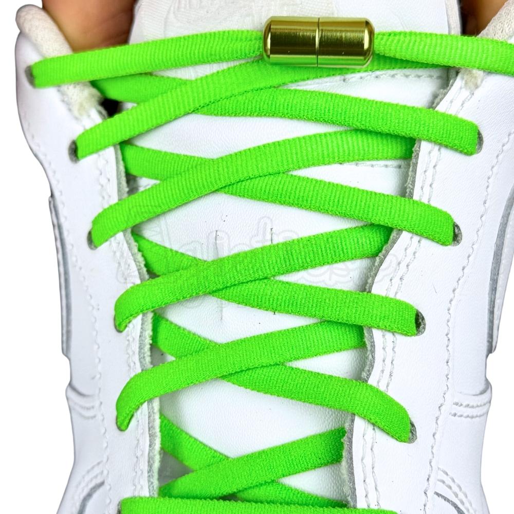 Elastische veters zonder strikken rond 5mm capsule sluiting groen met stretch uitgerekt