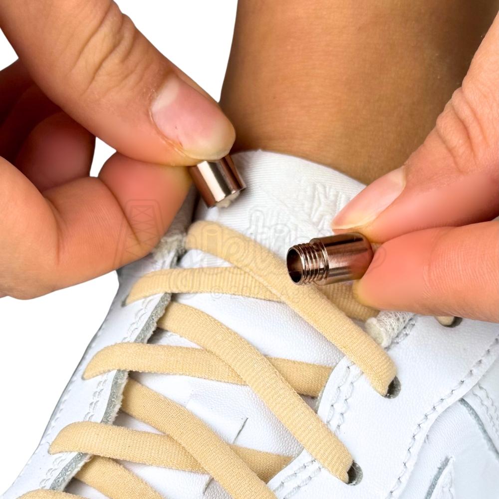 Elastische veters zonder strikken rond 5mm capsule sluiting khaki detailfoto van hoe de sluiting werkt