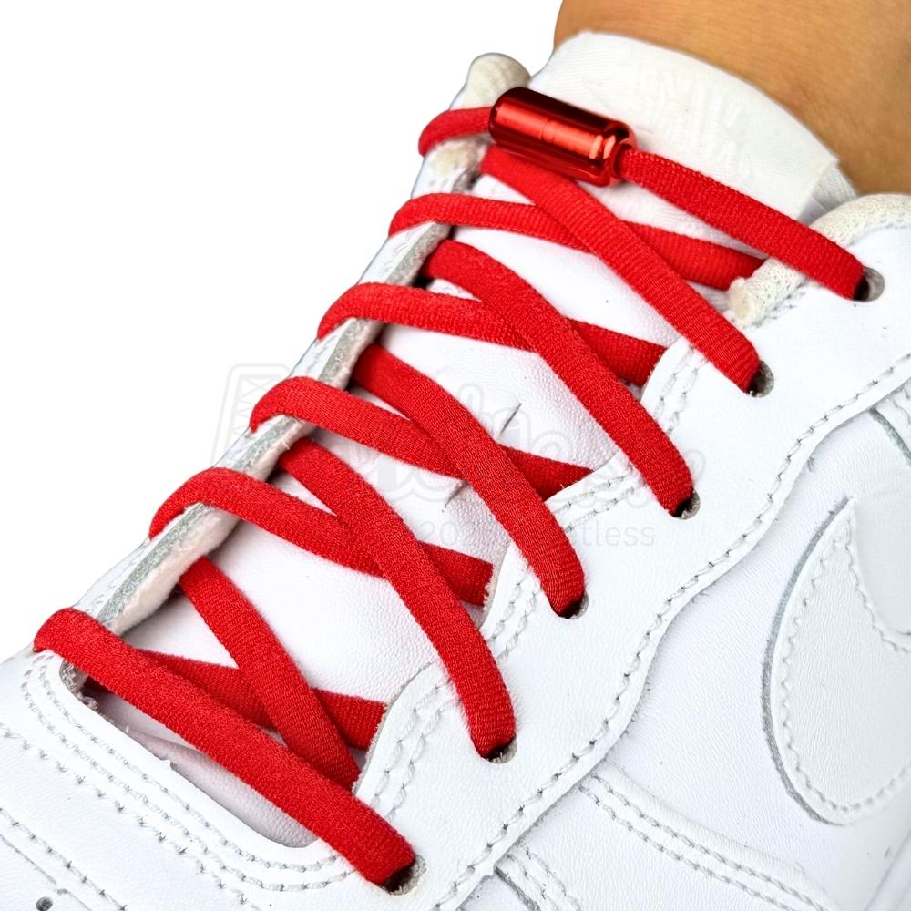Elastische veters zonder strikken rond 5mm capsule sluiting rood geregen in witte Nike Air Force 1