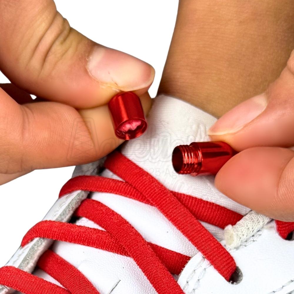 Elastische veters zonder strikken rond 5mm capsule sluiting rood detailfoto van hoe de sluiting werkt