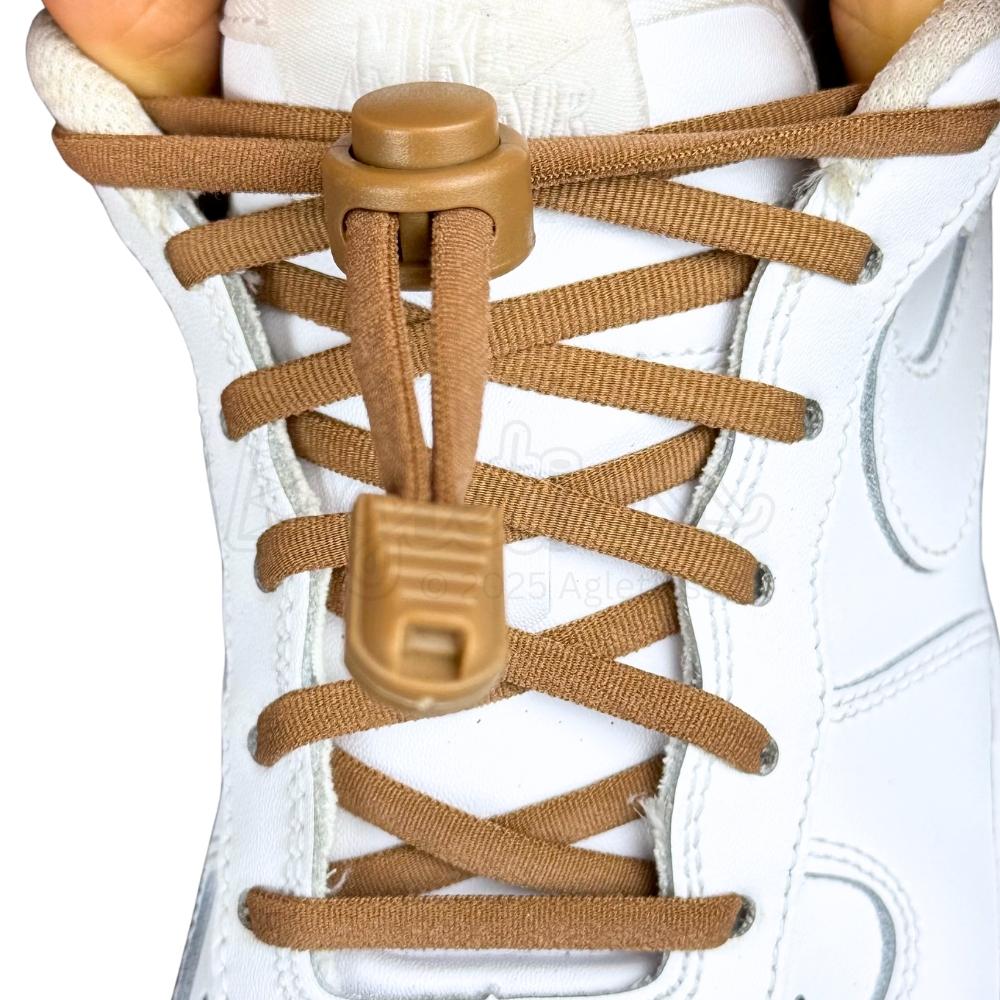 Elastische veters zonder strikken rond 5mm lock sluiting bruin met stretch uitgerekt