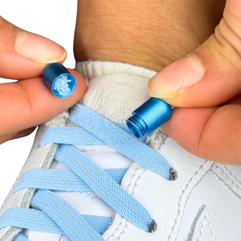 Elastische veters zonder strikken vintage 8mm capsule sluiting lichtblauw detailfoto van hoe de sluiting werkt