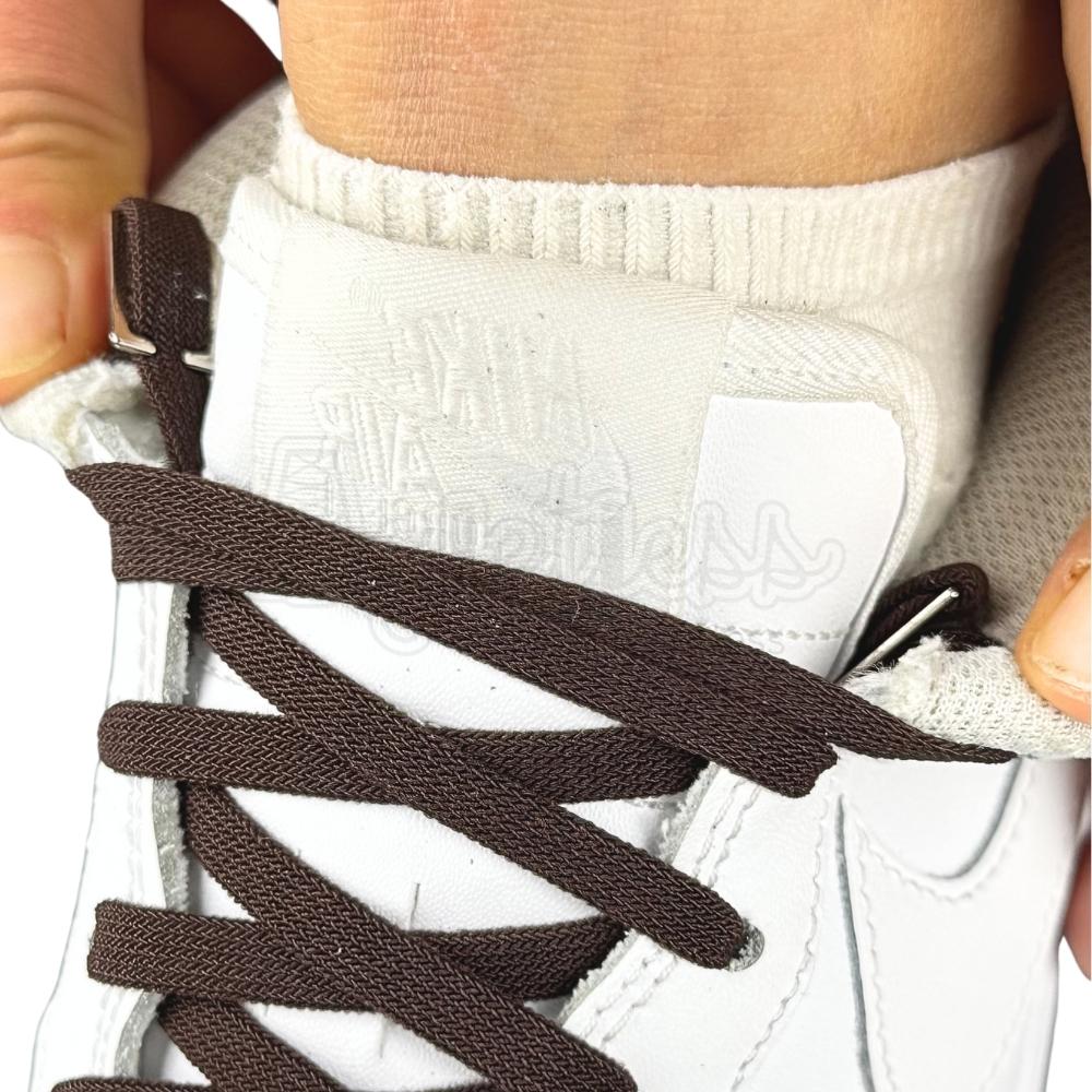 Elastische veters zonder strikken vintage 8mm onzichtbare clipjes donkerbruin detailfoto van hoe de sluiting werkt