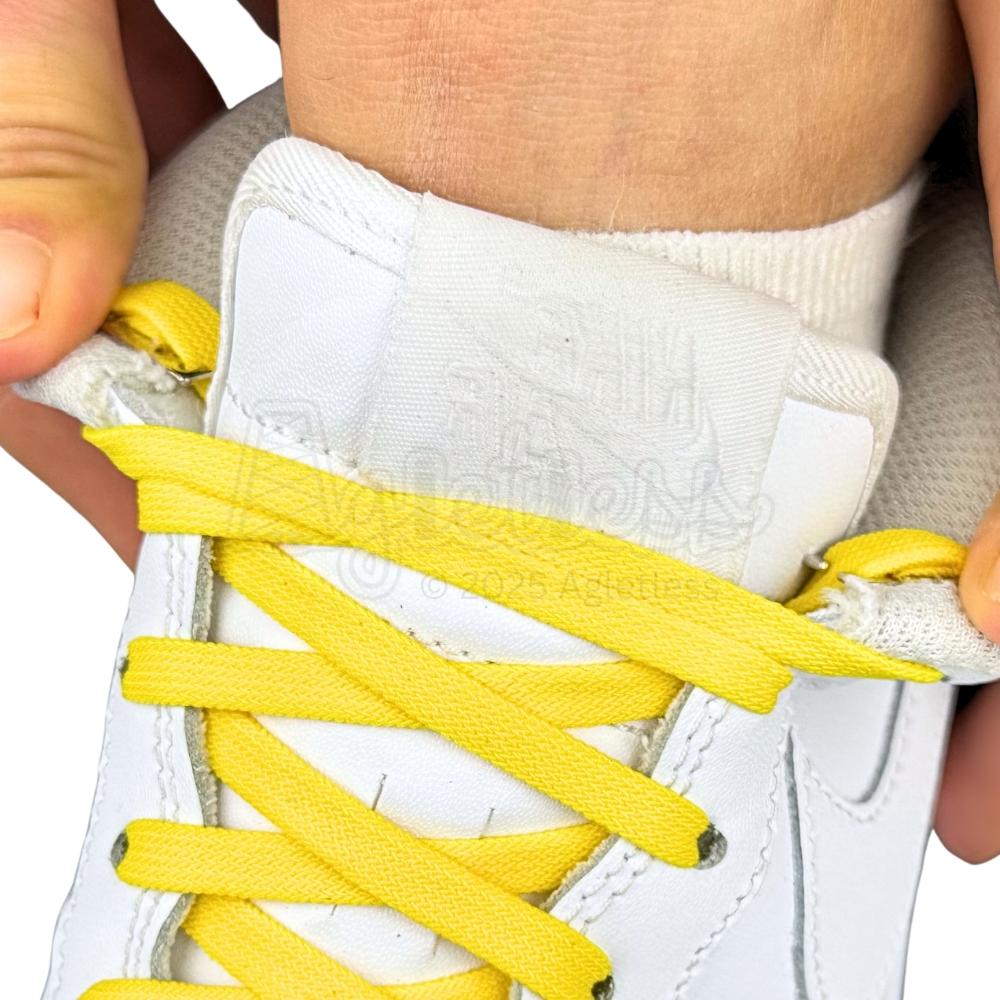 Elastische veters zonder strikken vintage 8mm onzichtbare clipjes geel detailfoto van hoe de sluiting werkt