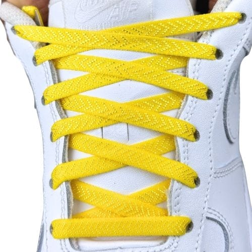 Elastische veters onzichtbaar strikken plat 8mm onzichtbare clipjes geel met stretch uitgerekt uitgelichte afbeelding