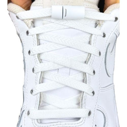 Elastische veters zonder strikken plat 8mm magnetische sluiting wit met stretch uitgerekt uitgelichte afbeelding